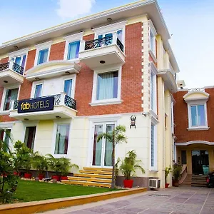 Super Collection O Sakshi Hotel Gurgaon
